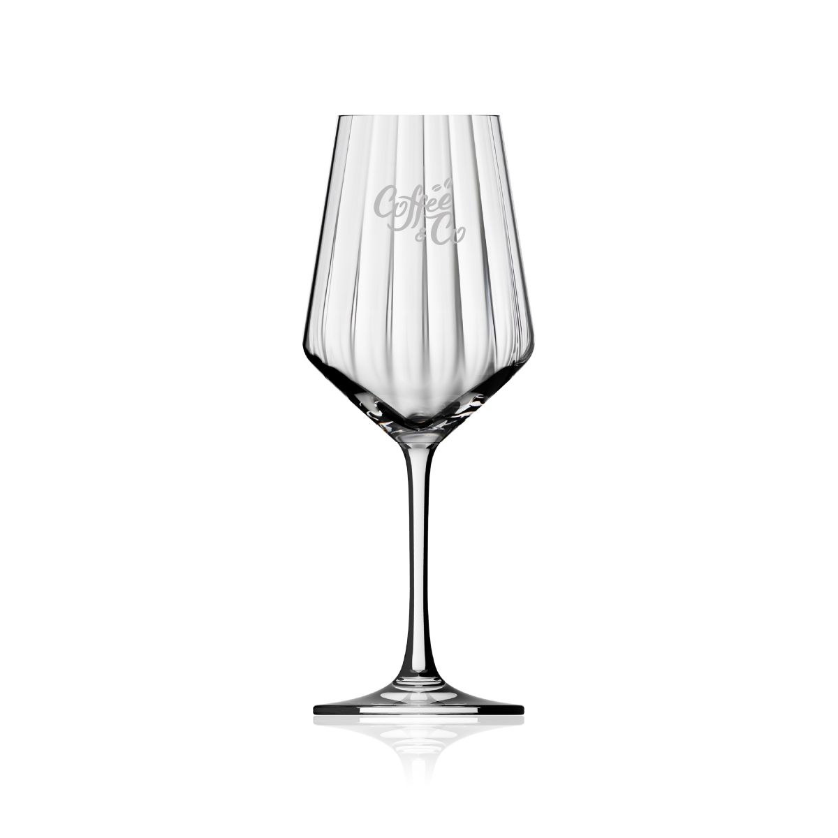 Melody lines Weinglas 35 cl. mit fein eingraviertem CoffeeCo Logo auf der Vorderseite des Glaskelches.