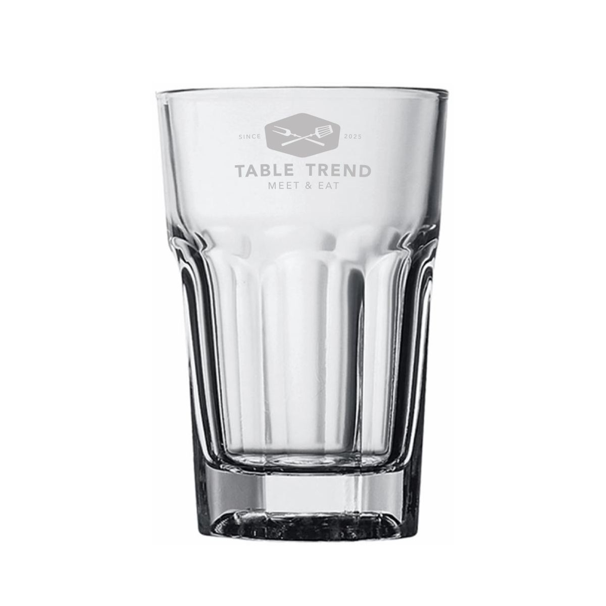 Gravur des TableTrend-Logos auf der Vorderseite des niedrigen Glases Casablanca Latte 29,5 cl.