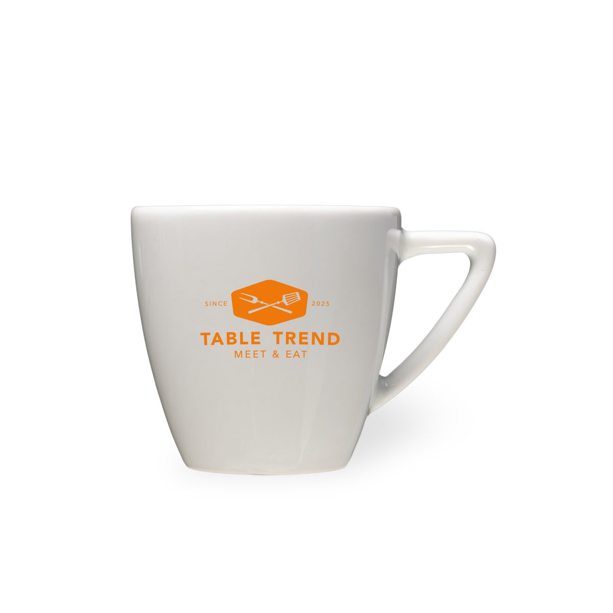 Vorderseite der Classic Kaffeetasse 15 cl. bedruckt mit einfarbigem TableTrend Logo auf weißem Porzellan.