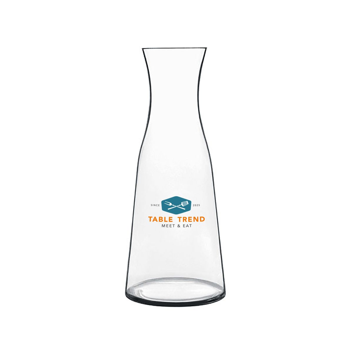 0,5-Liter-Karaffe von Atelier mit mehrfarbigem TableTrend-Logo auf der Vorderseite des Glases.