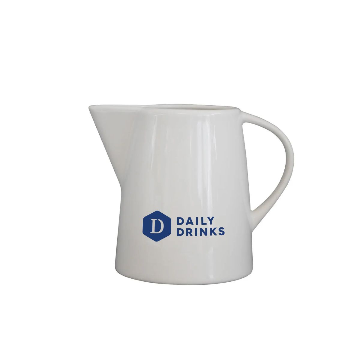 Milchkanne Eva weiß 20 cl. mit blauem DailyDrinks Druck in einer Farbe auf der Vorderseite.