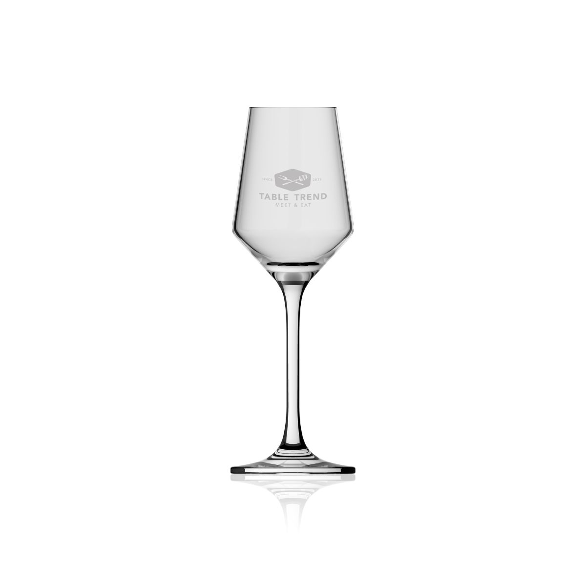 Likörglas Melody 11 cl. mit eingraviertem TableTrend-Logo auf der Vorderseite, das im Detail sichtbar ist.
