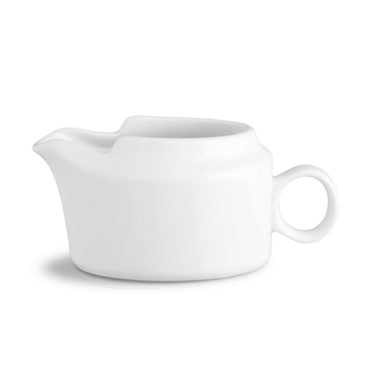 Sauciere aus weißem Porzellan, 25 cl. in Vorderansicht, geeignet zum Servieren von Saucen und Dressings. Sauciere aus weißem Porzellan, 25 cl. in Vorderansicht, geeignet zum Servieren von Saucen und Dressings.
