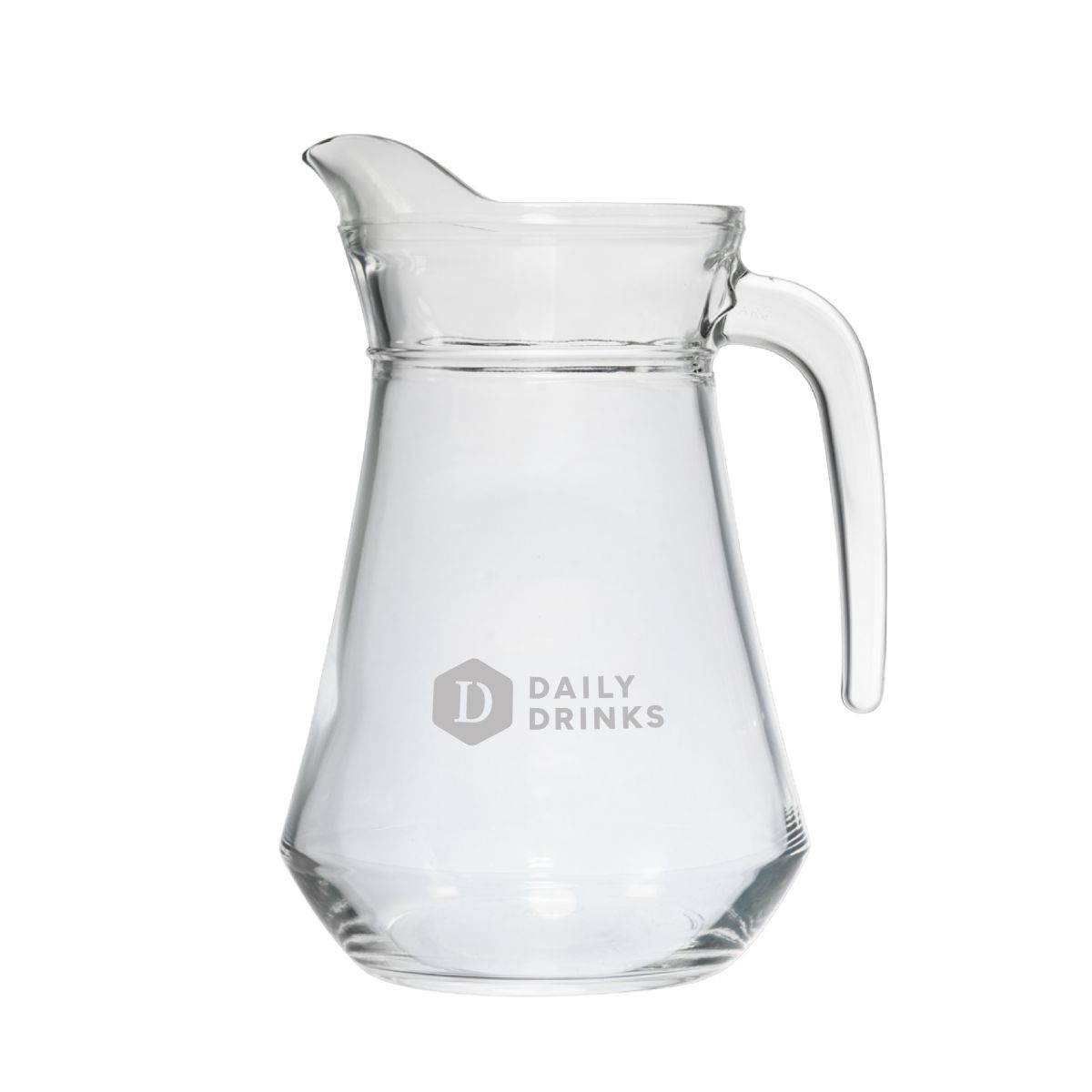 Gravur des DailyDrinks-Logos auf der Vorderseite des transparenten Wasserkrug Broc Arc 1,0- Liter.