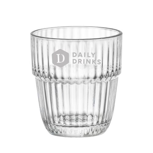 Barshine Tumbler Glas 31 cl. mit einfarbig bedrucktem DailyDrinks-Logo auf der Vorderseite des Glases.
