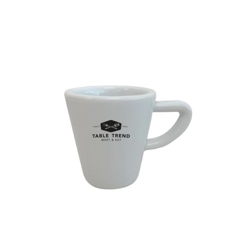 Delta Espressotasse 8 cl aus Porzellan mit TableTrend Logo in einer Farbe auf der Vorderseite, kleine Espressotasse für Catering und Kaffeeservice.