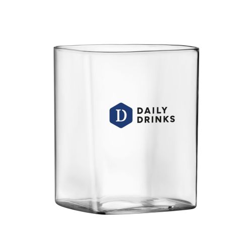 Vorderansicht des Top Class Tumbler Quadratisch 35 cl. mit mehrfarbigem DailyDrinks-Logo auf dem Glas.