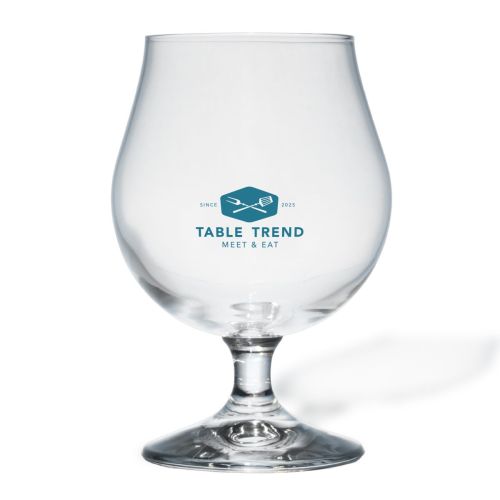 Breughel Bierglas 48 cl. mit einfarbigem TableTrend Logo auf der Vorderseite, zentriert auf der Glasoberfläche.