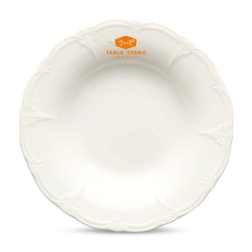 Vorderansicht des Retro-Tieftellers 24 cm aus Porzellan mit orangefarbenem Logo von PrintPub in der Mitte.