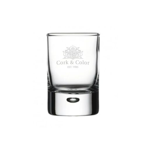 Schnapsglas von 6,3 cl mit eingraviertem CorkColor-Logo auf klarem Glas in schlanker Frontansicht.