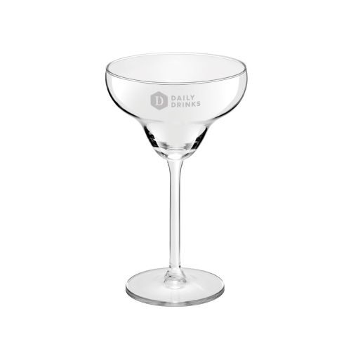 Vorderseite des Cocktailglases Margarita 30 cl. mit dezent eingraviertem DailyDrinks-Logo. Vorderseite des Cocktailglases Margarita 30 cl. mit dezent eingraviertem DailyDrinks-Logo.