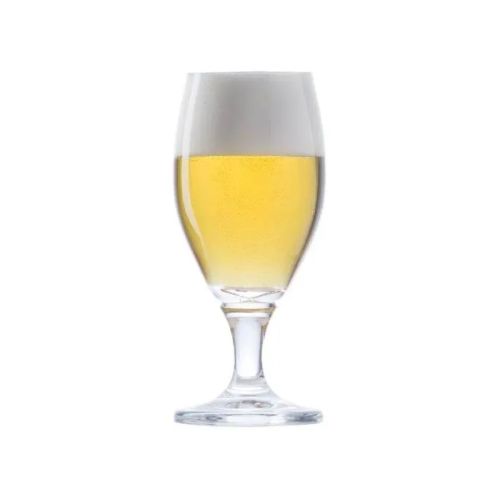 Deister Pokal 25 cl. Schnapsglas gefüllt mit Schnaps auf weißem Hintergrund