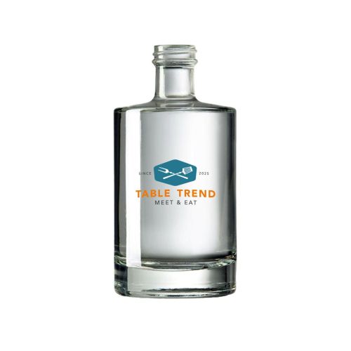 Glasflasche Berlin 0,5 Liter mit mehrfarbigem TableTrend-Logo auf der Vorderseite. Glasflasche Berlin 0,5 Liter mit mehrfarbigem TableTrend-Logo auf der Vorderseite.