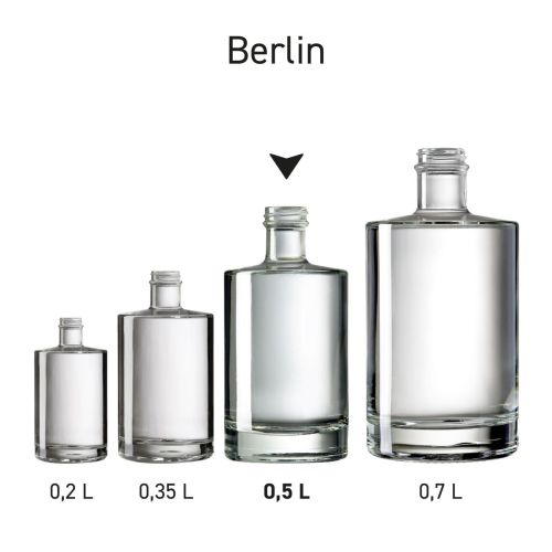 Das 0,5-Liter-Glas Bottle Berlin wird als Teil einer Serie mit verschiedenen Fassungsvermögensgrößen gezeigt. Das 0,5-Liter-Glas Bottle Berlin wird als Teil einer Serie mit verschiedenen Fassungsvermögensgrößen gezeigt.