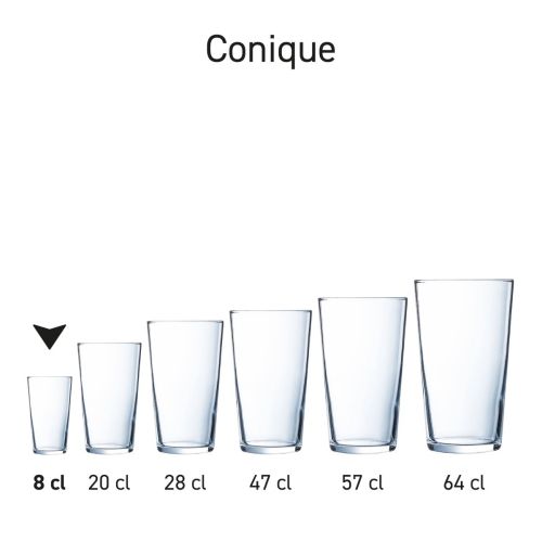 Arrangement mehrerer Gläser aus der Serie Conique auf einfarbigem Hintergrund. Arrangement mehrerer Gläser aus der Serie Conique auf einfarbigem Hintergrund.