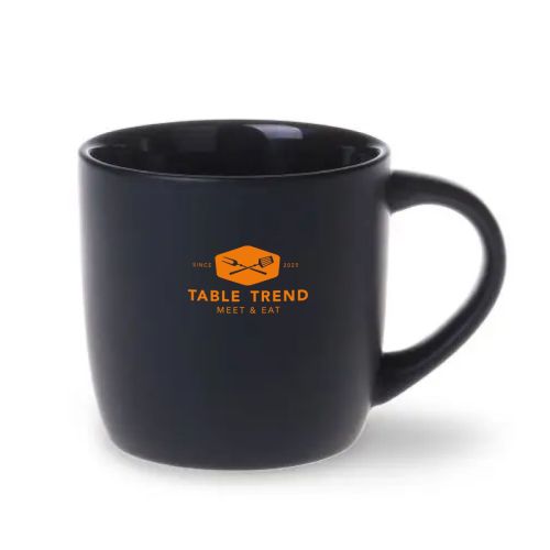 Handy Tasse Schwarz 30 cl. Frontansicht mit einfarbigem TableTrend-Logo. Handy Tasse Schwarz 30 cl. Frontansicht mit einfarbigem TableTrend-Logo.