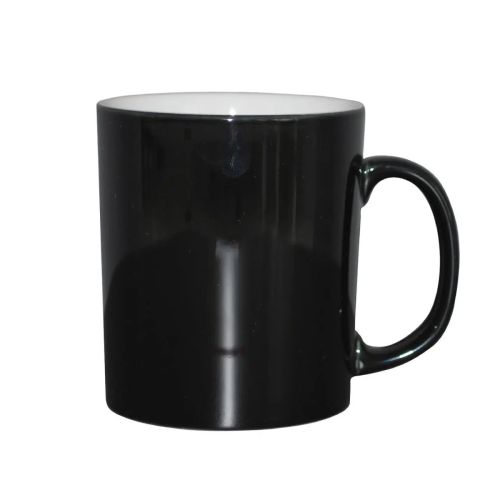 Vorderansicht des schwarz-weißen Bechers Kitty 30 cl aus Porzellan, mit Blick auf die glatte zylindrische Form und das breite Ohr.