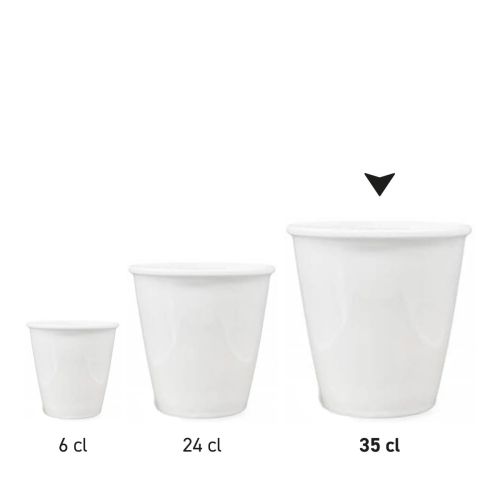 Das Serienbild zeigt mehrere nebeneinander gestellte Porzellan Tasse 35 cl.