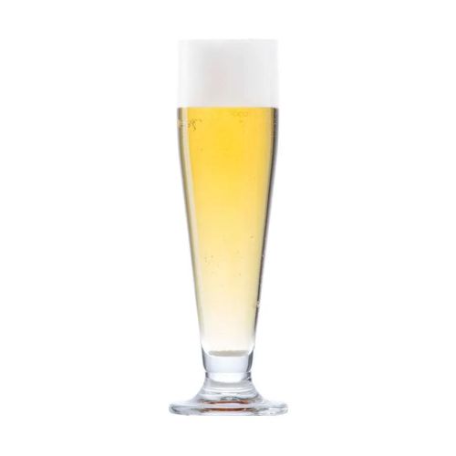 Bierglas Tulpe 30 cl. Fassbierglas gefüllt mit Bier auf weißem Hintergrund