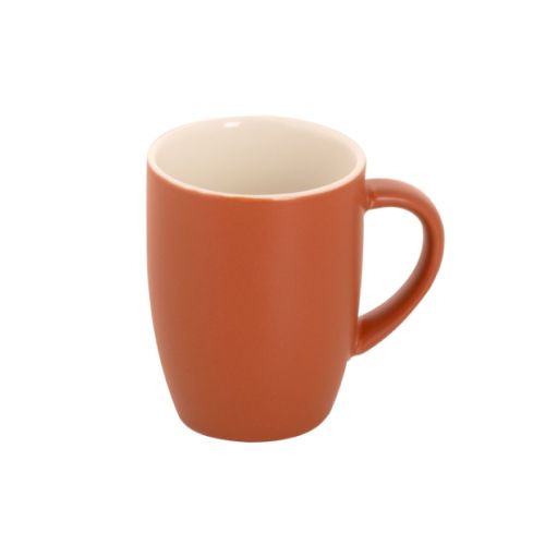 Robusta-Becher 18 cl. Porzellan in Vorderansicht, glatte mattbraune Oberfläche und gerade zylindrische Form. Robusta-Becher 18 cl. Porzellan in Vorderansicht, glatte mattbraune Oberfläche und gerade zylindrische Form.