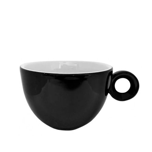 Vorderansicht der schwarz-weißen Rondo Cappuccino Tasse 20 cl. mit runder Form und Ohr auf der rechten Seite. Vorderansicht der schwarz-weißen Rondo Cappuccino Tasse 20 cl. mit runder Form und Ohr auf der rechten Seite.