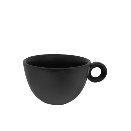 Vorderansicht der mattschwarzen Porzellantasse Rondo Kaffeetasse 15 cl. mit runder Form und klassischem Henkel. Vorderansicht der mattschwarzen Porzellantasse Rondo Kaffeetasse 15 cl. mit runder Form und klassischem Henkel.