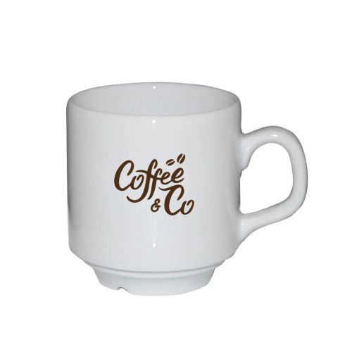 Sara Kaffeetasse weiß 14 cl. mit schwarzem CoffeeCo Logo einfarbig auf der Vorderseite gedruckt.