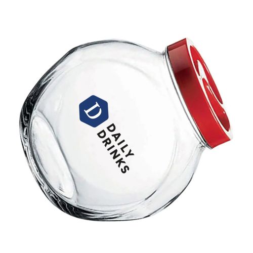 Bonbonglas mit rotem Kunststoffdeckel und mehrfarbig bedrucktem DailyDrinks-Logo auf der Vorderseite. Bonbonglas mit rotem Kunststoffdeckel und mehrfarbig bedrucktem DailyDrinks-Logo auf der Vorderseite.