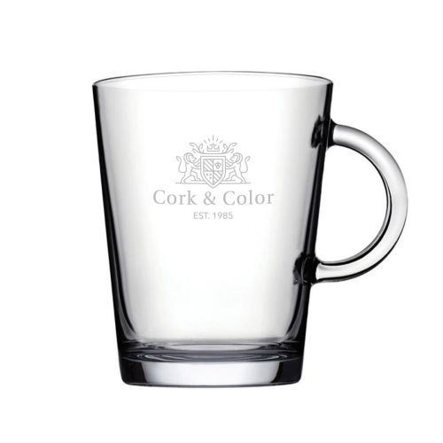 Gravur des CorkColor-Logos mittig auf der Vorderseite des Teeglas Tribeca 29 cl. gravieren Gravur des CorkColor-Logos mittig auf der Vorderseite des Teeglas Tribeca 29 cl. gravieren