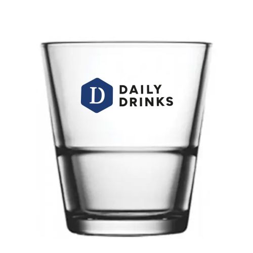 Whisky Grande S Stapelbar 41 cl. mit mehrfarbigem DailyDrinks-Logo auf der Vorderseite. Whisky Grande S Stapelbar 41 cl. mit mehrfarbigem DailyDrinks-Logo auf der Vorderseite.