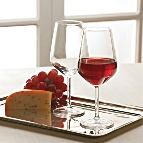 Allegra Weinglas 35 cl. Glas in einem neutralen Raum auf dem Tablett platziert. Allegra Weinglas 35 cl. Glas in einem neutralen Raum auf dem Tablett platziert.