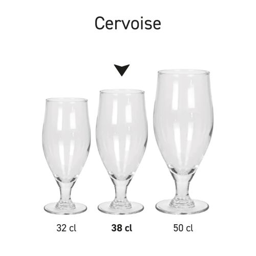 Anzeige einer Serie von Cervoise-Biergläsern als Teil einer kompletten Glasserie.