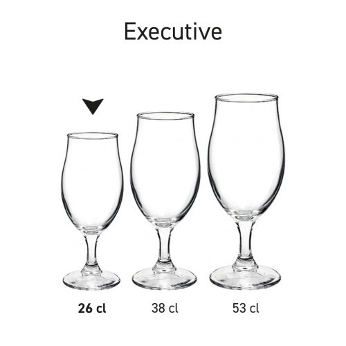 Satz von mehreren Biergläsern Executive in Reihe präsentiert, zeigen Variationen innerhalb der gleichen Glas-Serie.
