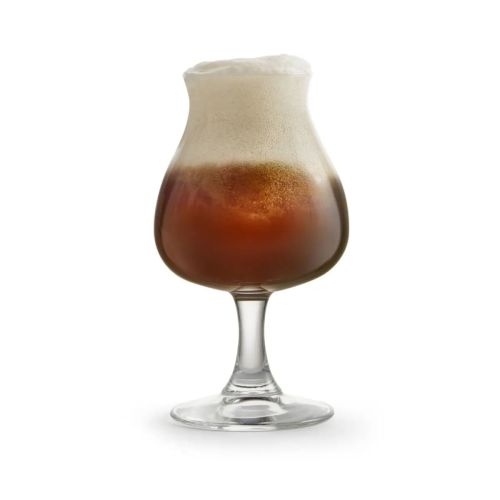 Gefülltes Bierglas Specials Tasting 25 cl auf weißem Hintergrund, mit goldenem Bier und Schaum. Gefülltes Bierglas Specials Tasting 25 cl auf weißem Hintergrund, mit goldenem Bier und Schaum.