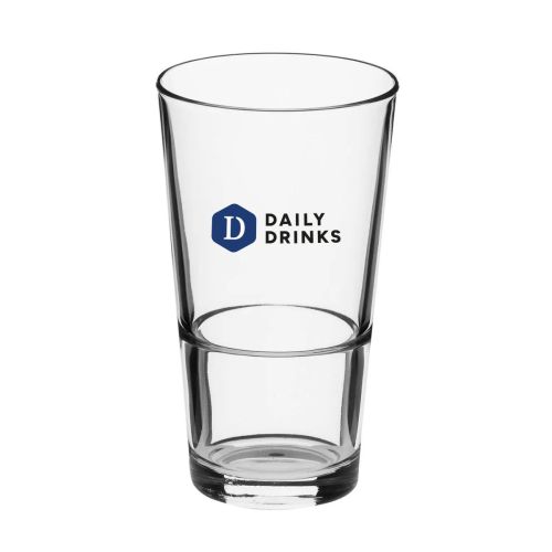 Vorderseite des Bierglas Stapelbar 34 cl. bedruckt mit mehrfarbigem DailyDrinks-Logo. Vorderseite des Bierglas Stapelbar 34 cl. bedruckt mit mehrfarbigem DailyDrinks-Logo.