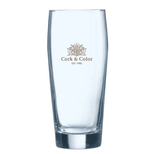 Bierglas Willy 40 cl. bedruckt mit einfarbigem CorkColor Logo auf der Vorderseite des Glases.
