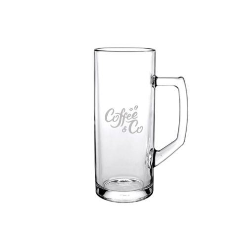 Auf der Vorderseite des Reno-Bierkruges (30 cl) ist eine Glasgravur mit dem CoffeeCo-Logo angebracht. Auf der Vorderseite des Reno-Bierkruges (30 cl) ist eine Glasgravur mit dem CoffeeCo-Logo angebracht.