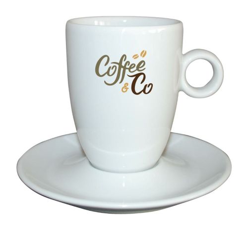 Bola Cappuccino hoch weiß 25 cl. SET mit mehrfarbigem CoffeeCo-Logo, das auf der weißen Vorderseite sichtbar ist. Bola Cappuccino hoch weiß 25 cl. SET mit mehrfarbigem CoffeeCo-Logo, das auf der weißen Vorderseite sichtbar ist.