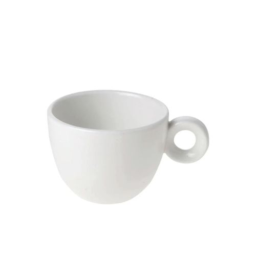Vorderansicht der Bola Kaffeetasse (15 cl) aus weißem Porzellan mit abgerundeten Kanten. Vorderansicht der Bola Kaffeetasse (15 cl) aus weißem Porzellan mit abgerundeten Kanten.