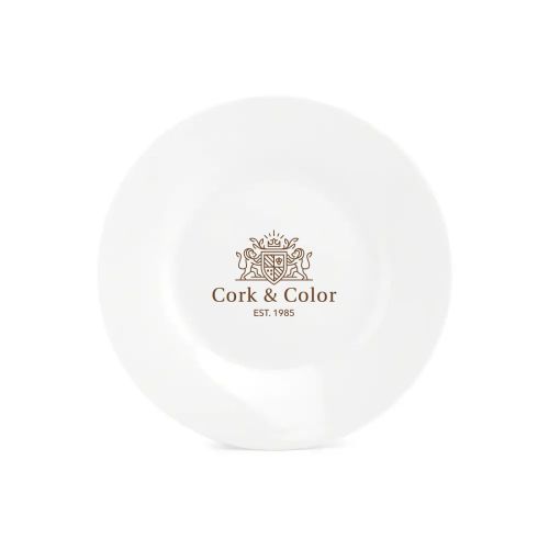Teller Basic linie 15 cm aus Porzellan mit einfarbigem CorkColor-Logo mittig auf der Vorderseite.