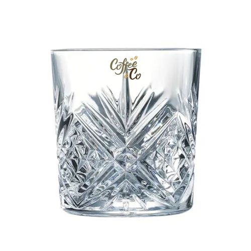 Vorderseite des Broadway Tumbler 30 cl. Glas mit mehrfarbigem CoffeeCo Logo auf transparentem Glas. Vorderseite des Broadway Tumbler 30 cl. Glas mit mehrfarbigem CoffeeCo Logo auf transparentem Glas.