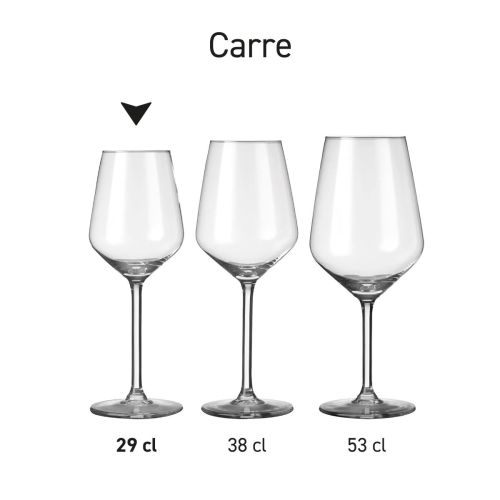 Serie von Carre Weingläsern, die als Serie präsentiert wird, zeigt Variationen innerhalb der Linie.