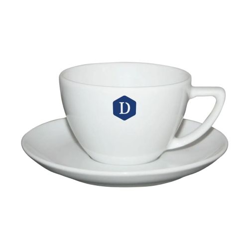 Vorderseite der Cappuccinotasse von 20 cl. SET, bedruckt mit einfarbigem DailyDrinks-Logo auf Porzellan. Vorderseite der Cappuccinotasse von 20 cl. SET, bedruckt mit einfarbigem DailyDrinks-Logo auf Porzellan.