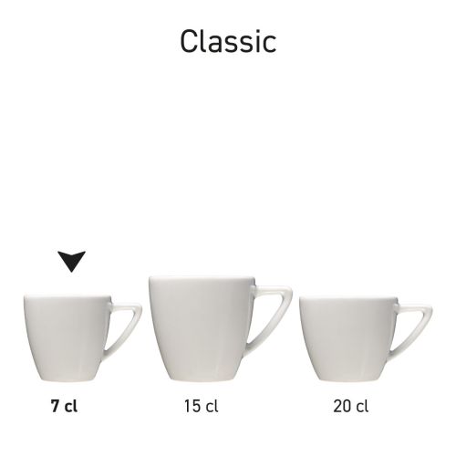 Serie Classic Espressotassen aus weißem Porzellan, in Serie präsentiert. Serie Classic Espressotassen aus weißem Porzellan, in Serie präsentiert.