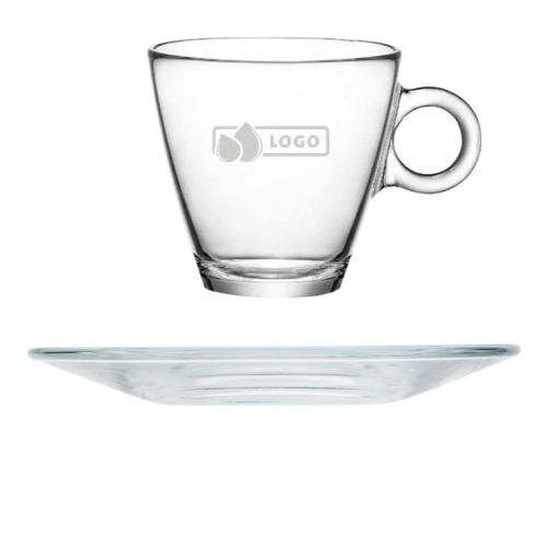 Easy Bar Teeset 32 cl. Glas mit fein eingraviertem Logo auf der Vorderseite.