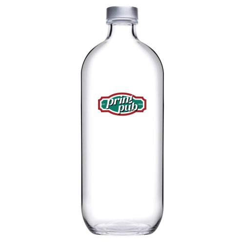 Vorderseite der Flasche Iconic 1,1 Liter mit mehrfarbigem PrintPub-Logo auf dem transparenten Glas. Vorderseite der Flasche Iconic 1,1 Liter mit mehrfarbigem PrintPub-Logo auf dem transparenten Glas.