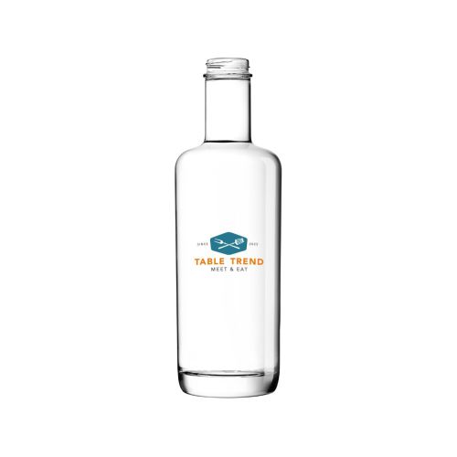 Flasche Oxygen 0,5 Liter mit mehrfarbigem TableTrend-Logo auf der Vorderseite des Glases.