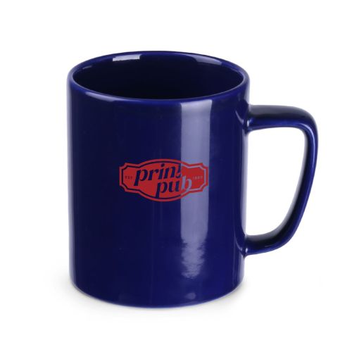 Becher Tommy Classic mit einfarbigem PrintPub-Logo auf der Vorderseite, gedruckt auf Keramik. Becher Tommy Classic mit einfarbigem PrintPub-Logo auf der Vorderseite, gedruckt auf Keramik.