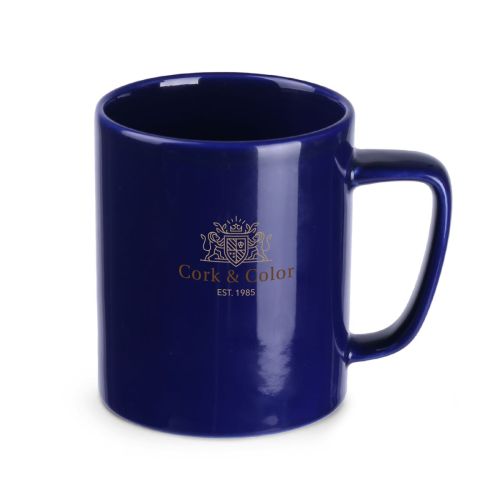 Vorderseite des Bechers mit mehrfarbigem CorkColor-Logodruck auf der Keramikoberfläche. Vorderseite des Bechers mit mehrfarbigem CorkColor-Logodruck auf der Keramikoberfläche.