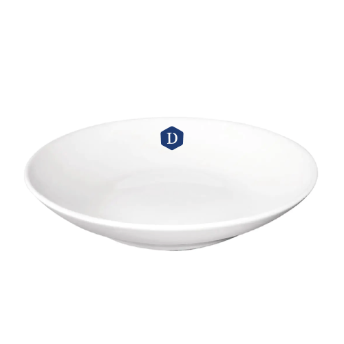Hotelnudelteller weißes Porzellan 26 cm mit einfarbigem DailyDrinks-Logo mittig auf der Vorderseite. Hotelnudelteller weißes Porzellan 26 cm mit einfarbigem DailyDrinks-Logo mittig auf der Vorderseite.